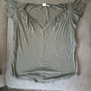 GAP khaki tshirt